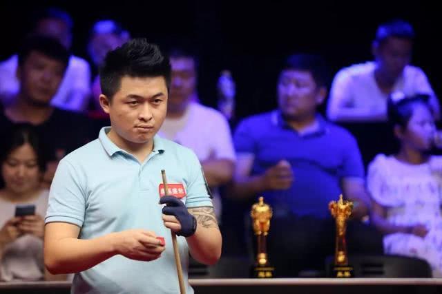 场上展现出 场上展现出