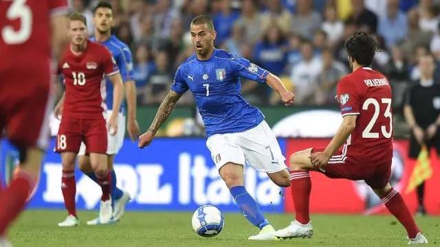 离不开她持 离不开她持