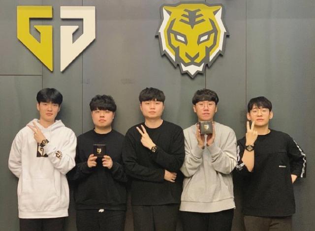 值得深思 值得深思