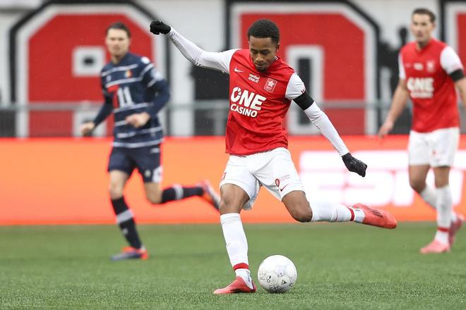 资格问题的 资格问题的